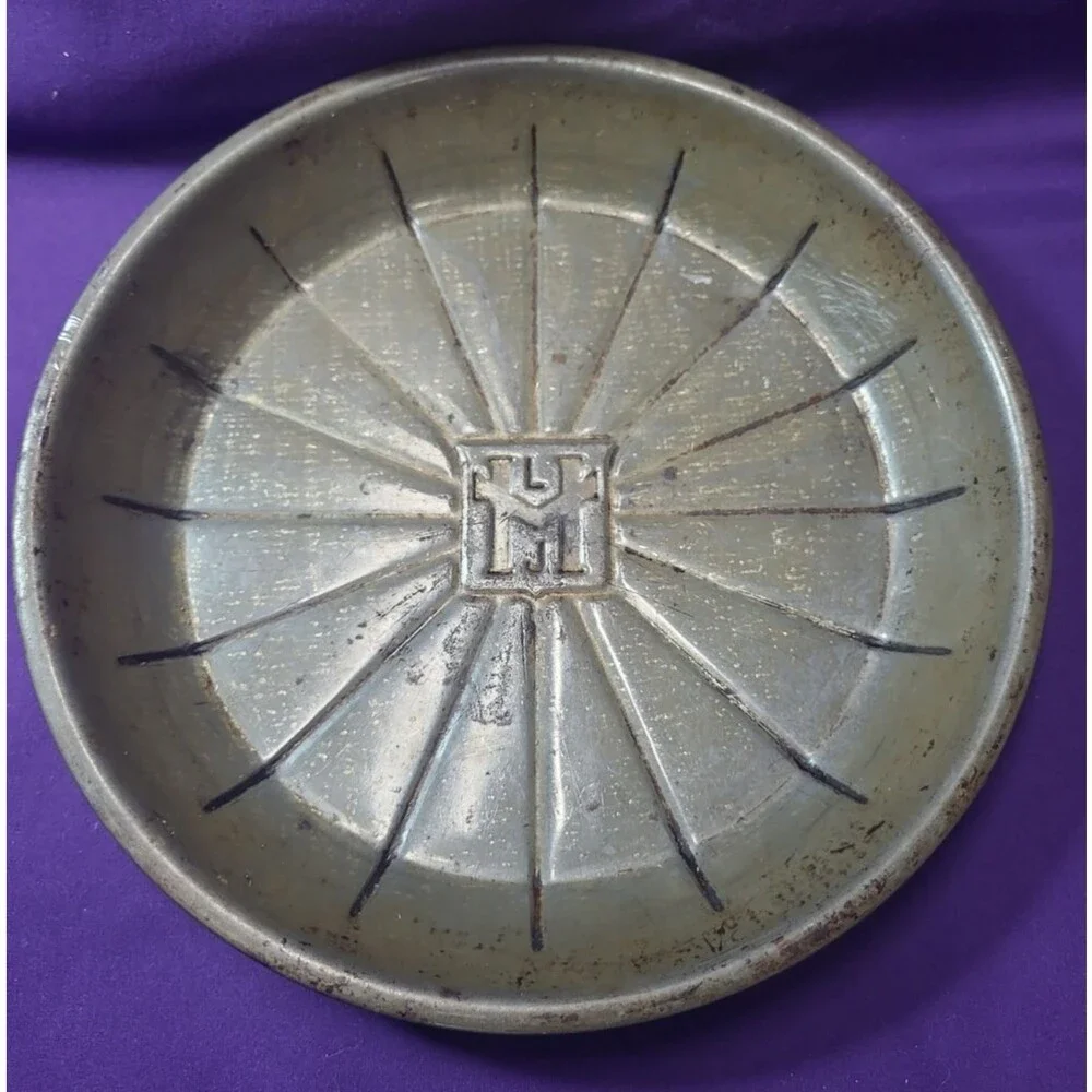 Vintage 8-1/2” Metal Pie Tin Pan Lloyd J Harris LJH Slices With Perforations